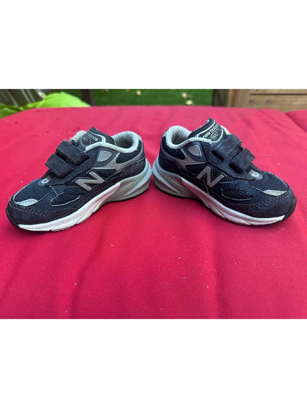 T5 New Balance 990v4 Boys' Sneakers Size 5